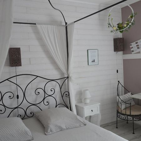 Au Coeur Du Bien Etre, Chambre D'Hotes Avec Piscine Chauffee Et Couverte, Spa, Sauna, Massages Monteaux Εξωτερικό φωτογραφία