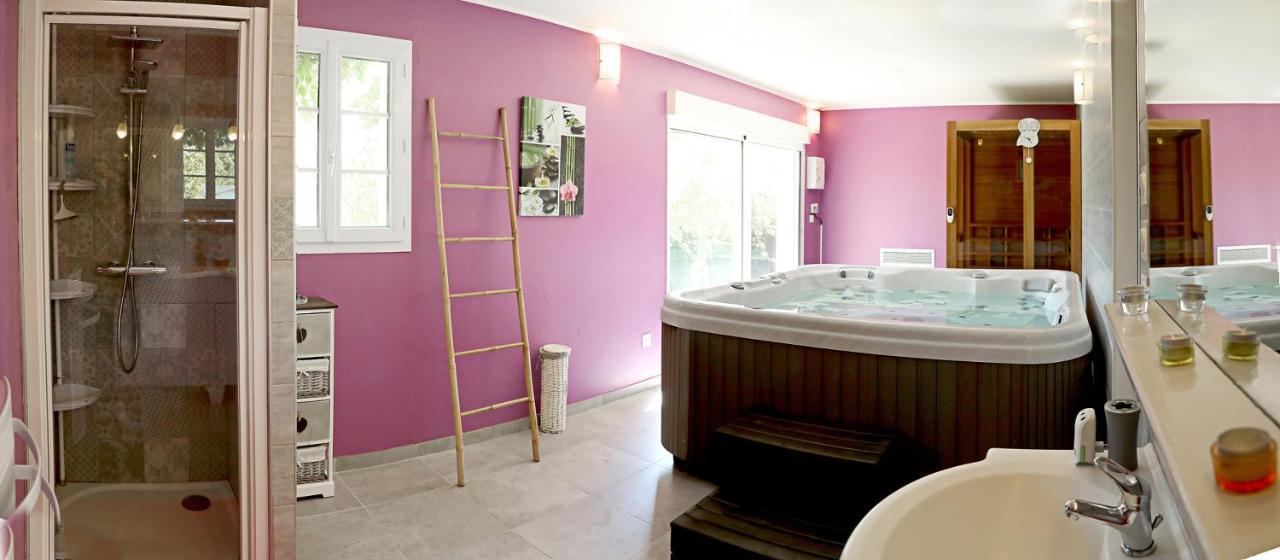 Au Coeur Du Bien Etre, Chambre D'Hotes Avec Piscine Chauffee Et Couverte, Spa, Sauna, Massages Monteaux Εξωτερικό φωτογραφία