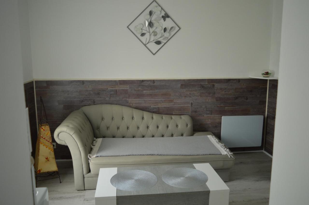 Au Coeur Du Bien Etre, Chambre D'Hotes Avec Piscine Chauffee Et Couverte, Spa, Sauna, Massages Monteaux Εξωτερικό φωτογραφία