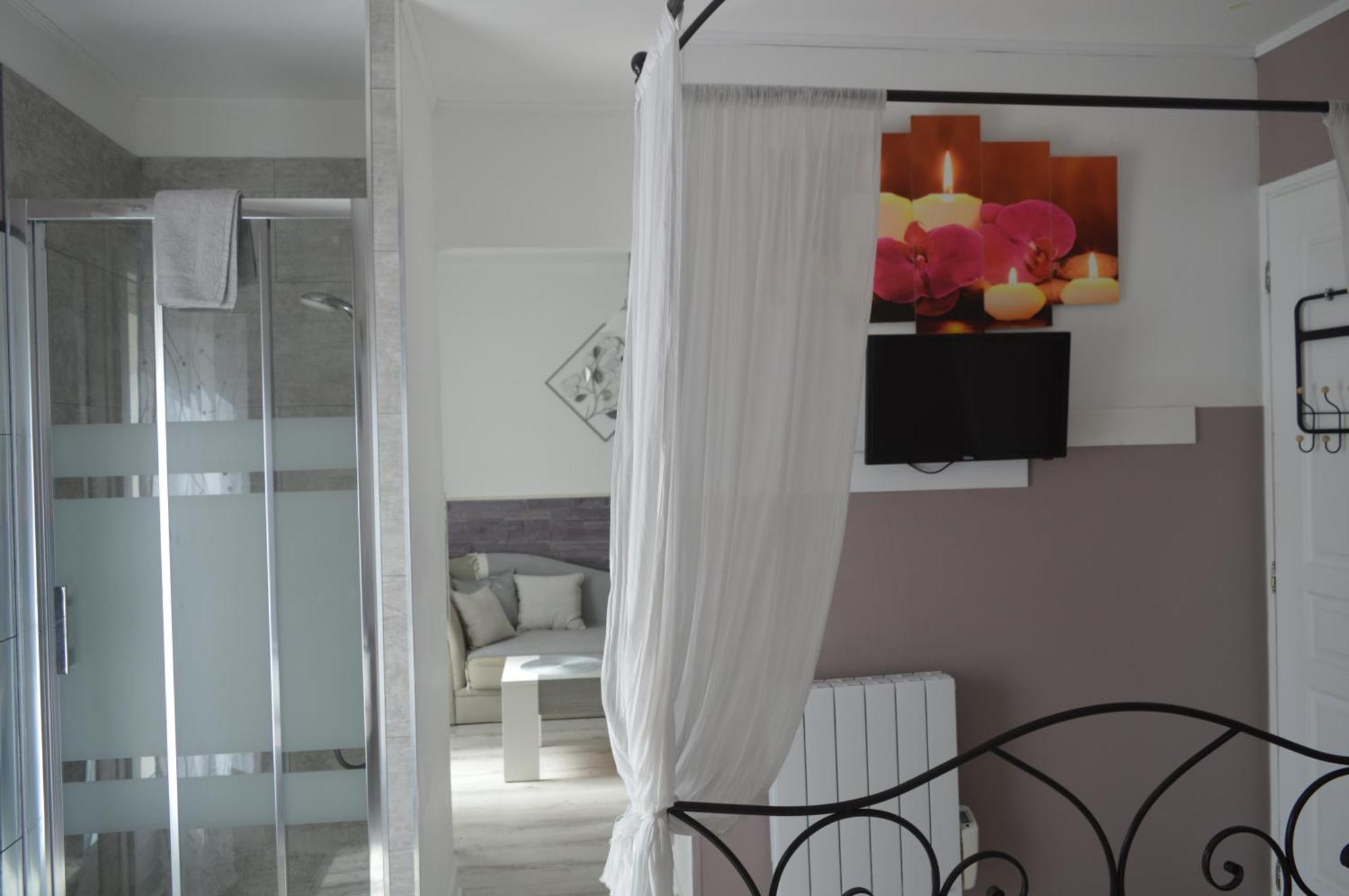 Au Coeur Du Bien Etre, Chambre D'Hotes Avec Piscine Chauffee Et Couverte, Spa, Sauna, Massages Monteaux Εξωτερικό φωτογραφία