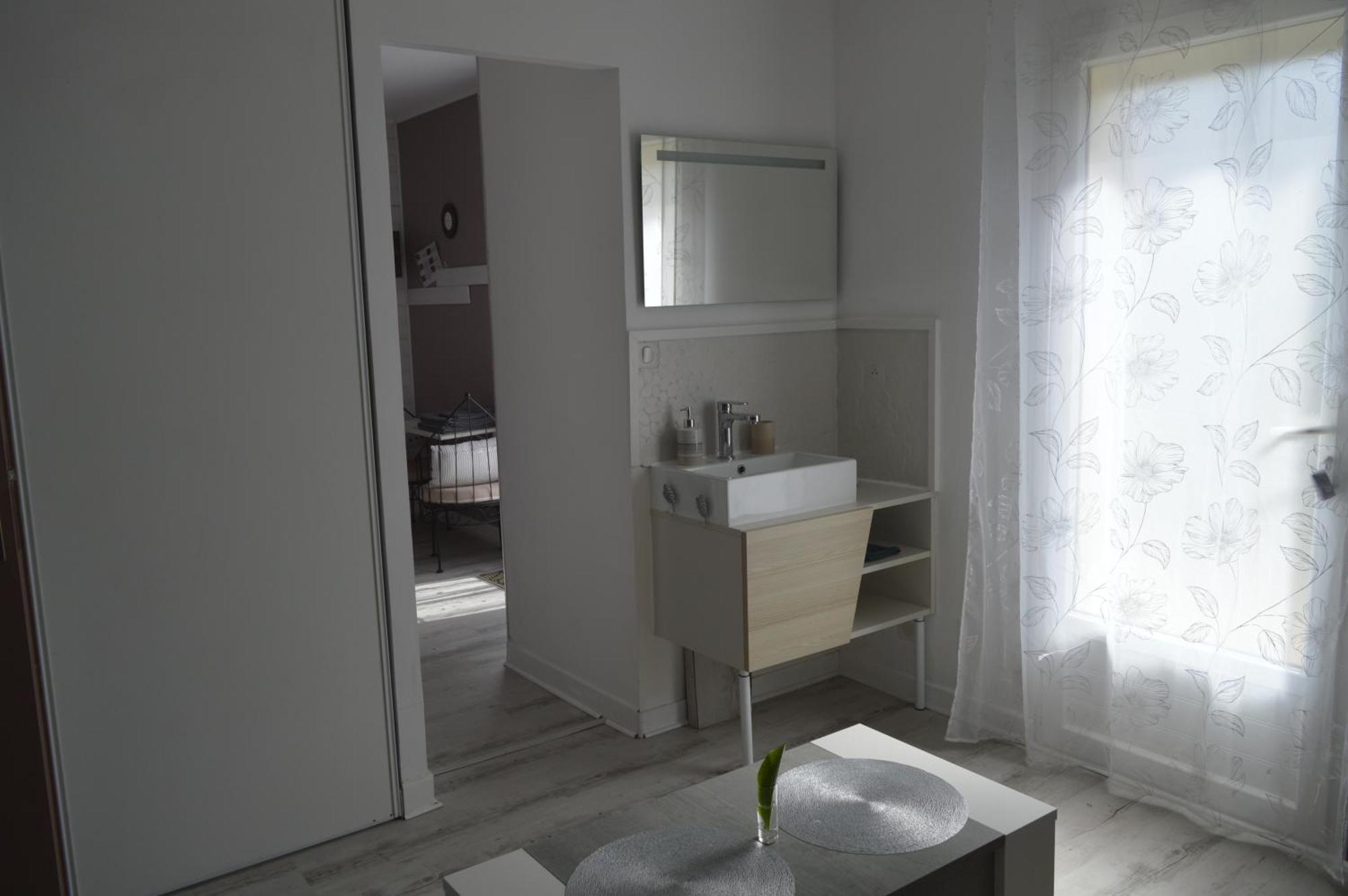 Au Coeur Du Bien Etre, Chambre D'Hotes Avec Piscine Chauffee Et Couverte, Spa, Sauna, Massages Monteaux Εξωτερικό φωτογραφία